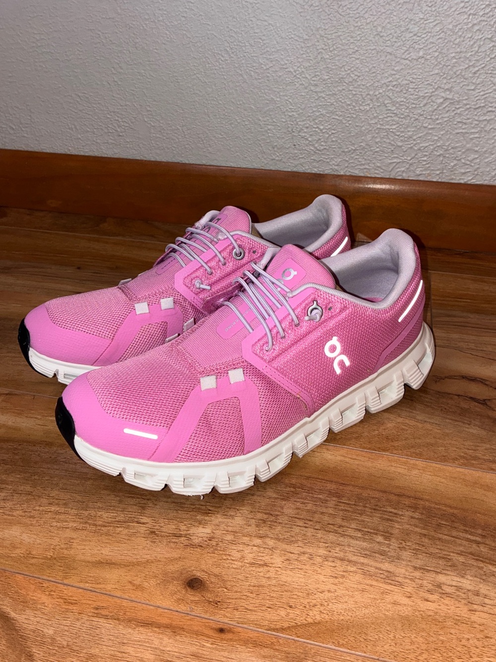 On Cloud 6 Women’s Athletic Running Shoes, pink raspberry/white - size 8